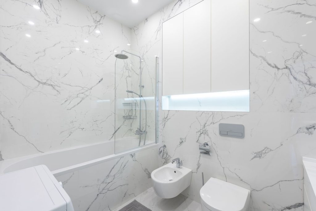 Nettoyer et entretenir les joints en silicone de la salle de bain
